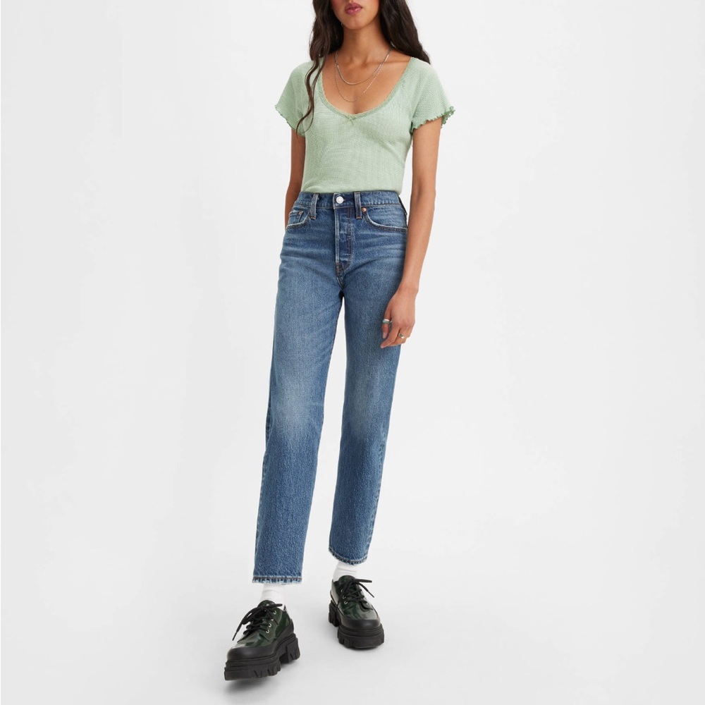 New with Tags Levi's Wedgie Straight Fit size 24